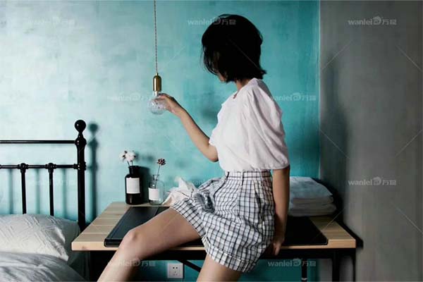 大連民宿老板娘用金屬絲絨，把小房間裝修成我住不起的樣子