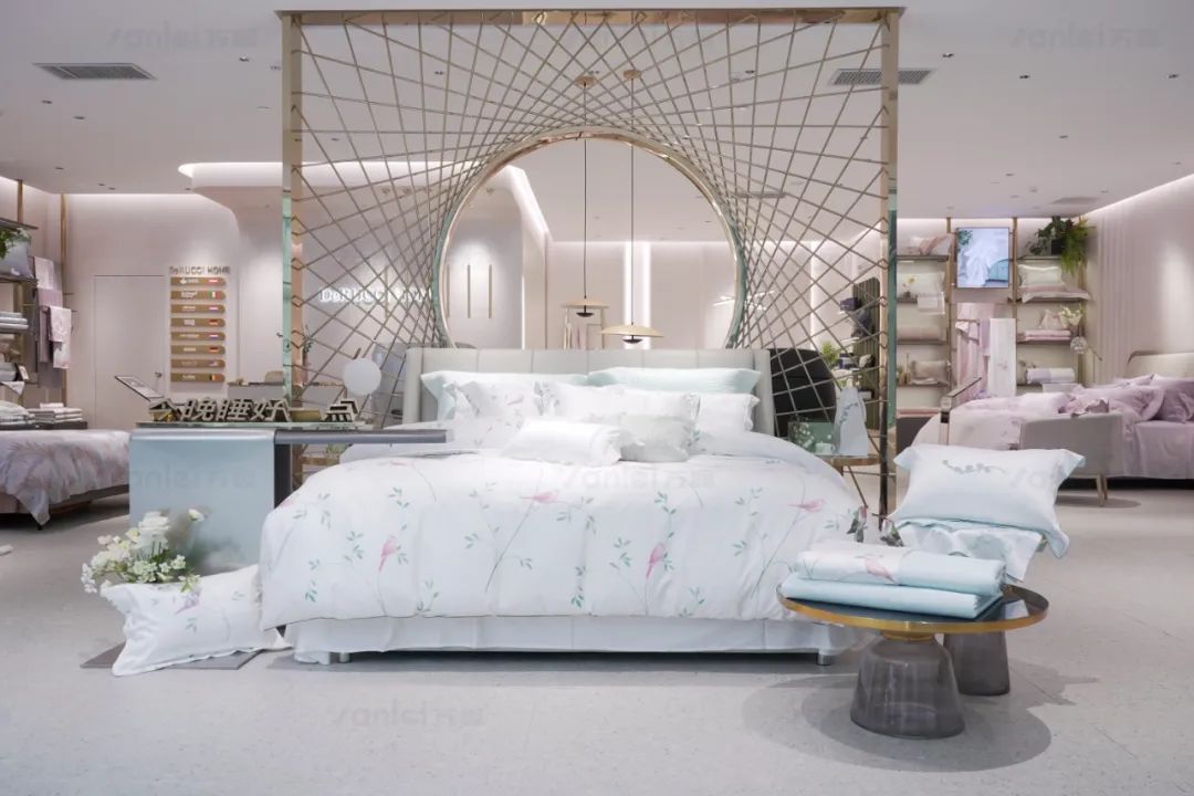 萬(wàn)磊案例賞析 | 金屬遇上絲絨，尋覓絲質(zhì)般舒適生活