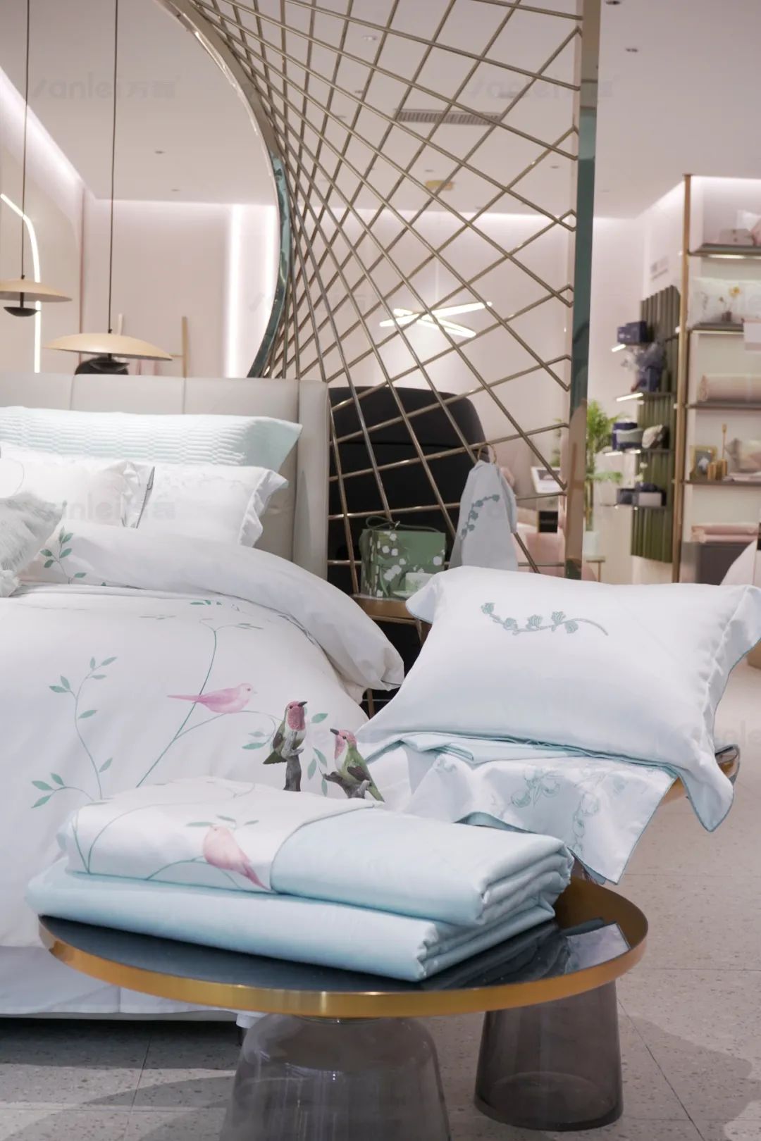 萬(wàn)磊案例賞析 | 金屬遇上絲絨，尋覓絲質(zhì)般舒適生活