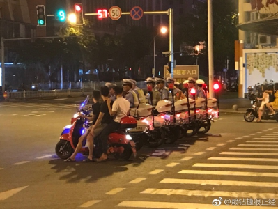 &ldquo;警叔叔陪你一起等紅綠燈&rdquo;&ldquo;不敢動？&rdquo;-萬磊藝術(shù)涂料江蘇動起來