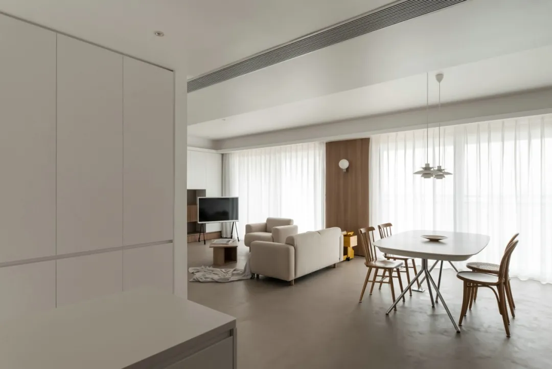 萬磊案例 | 微水泥質(zhì)感絕了！素色也能搭配出優(yōu)雅高級的家