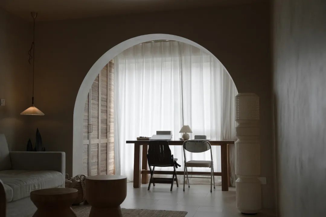 84㎡簡(jiǎn)約風(fēng)小宅，微水泥做基調(diào)，住2人3貓溫柔又治愈